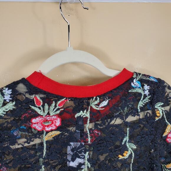 (LF) Elli White Lace and Embroidered Crop Top Size XS - Picture 8 of 12